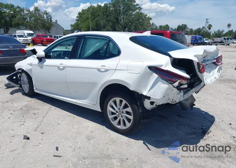 2023 Toyota Camry Le z USA, uszkodzony, nr VIN 4T1C11AKXPU170090